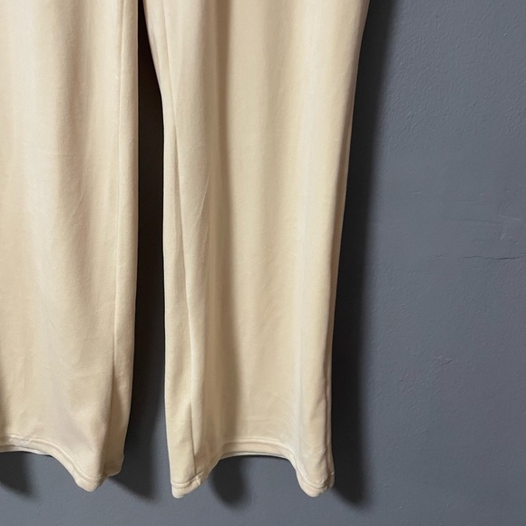 NWT Better Together Velour Loungewear Set in Butter Yellow. Size Large - Picture 8 of 11